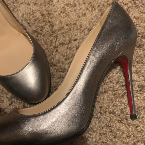 Christian Louboutin pumps - Picture 7 of 8